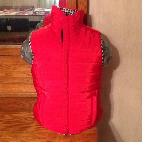 CLOSET CLEAR OUT Luii Houndstooth/Red Reversible Puffy Vest - Picture 6 of 7